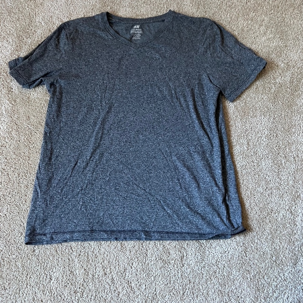 H & M mens size s soft cotton tshirt
